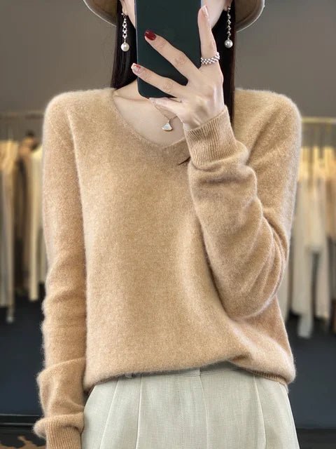 Chic women's pullover sweater, cozy knitwear for elegant winter style.