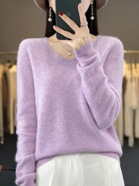 Women's knitwear pullover, elegant long sleeve top for cozy winter style.