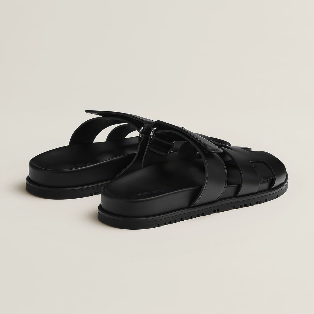 Minimalist women's elegant sandals, comfortable flat design ideal for summer comfort.
