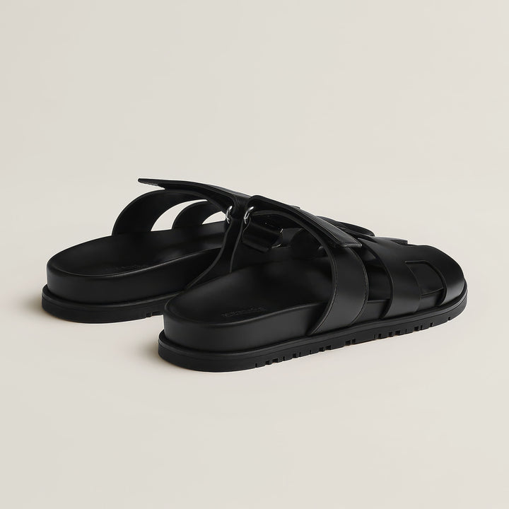 Minimalist women's elegant sandals, comfortable flat design ideal for summer comfort.