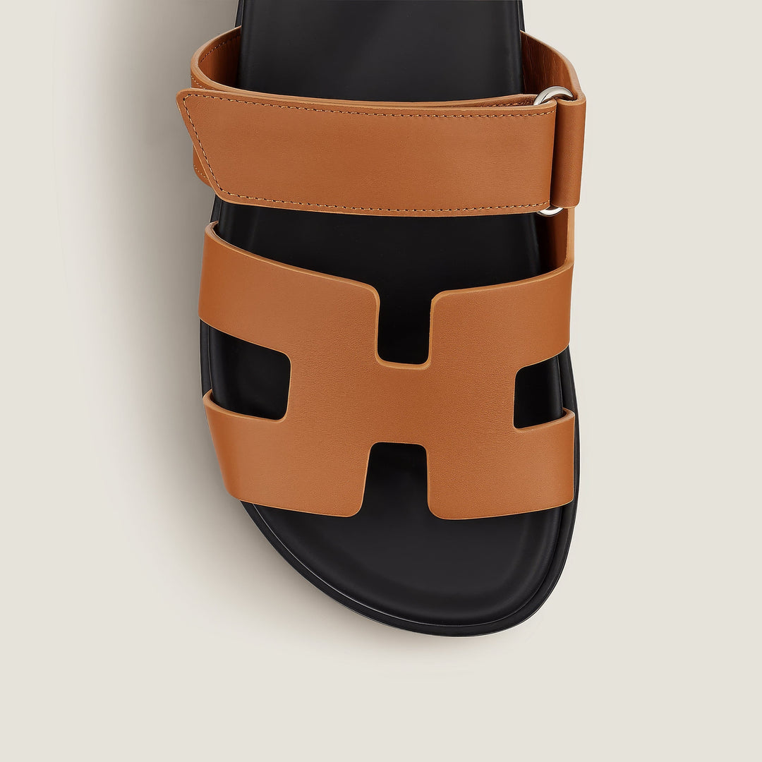 Women's chic leather flat sandals, minimalist style for ultimate all-day comfort.