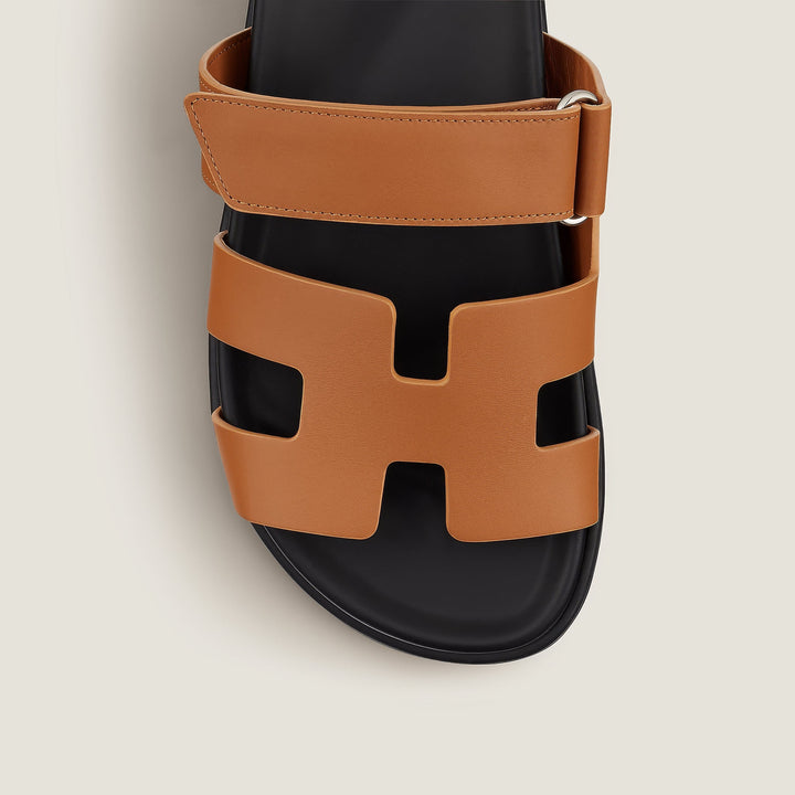 Women's chic leather flat sandals, minimalist style for ultimate all-day comfort.