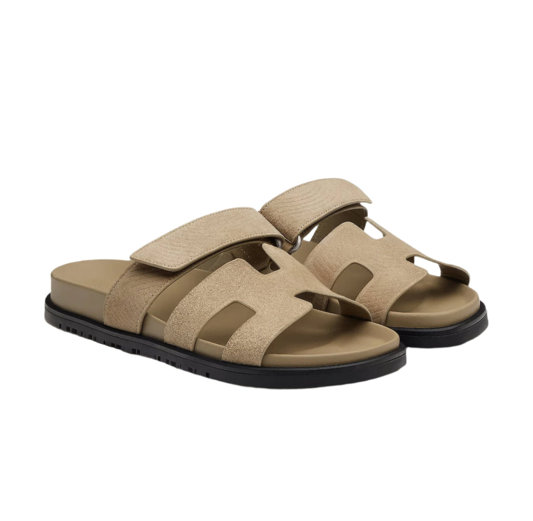 Chic women's strap sandals with adjustable straps, perfect for versatile everyday summer wear.