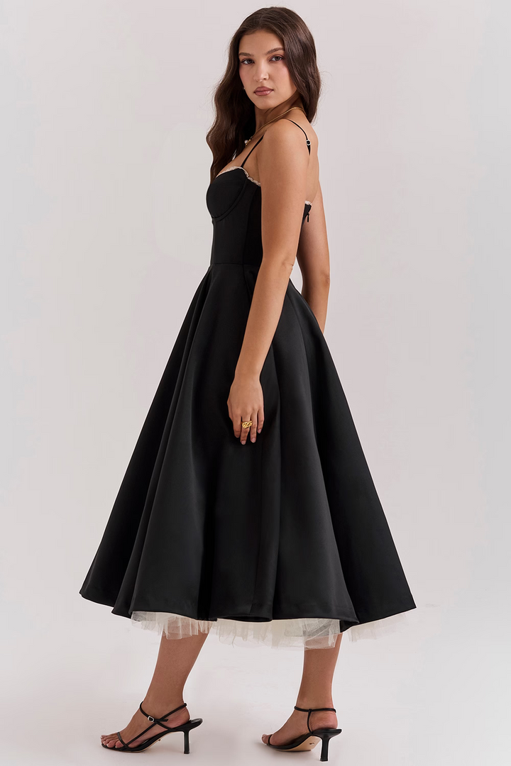 Stylish women's midi dress, perfect for bridesmaids, featuring a corset top & deep pockets.
