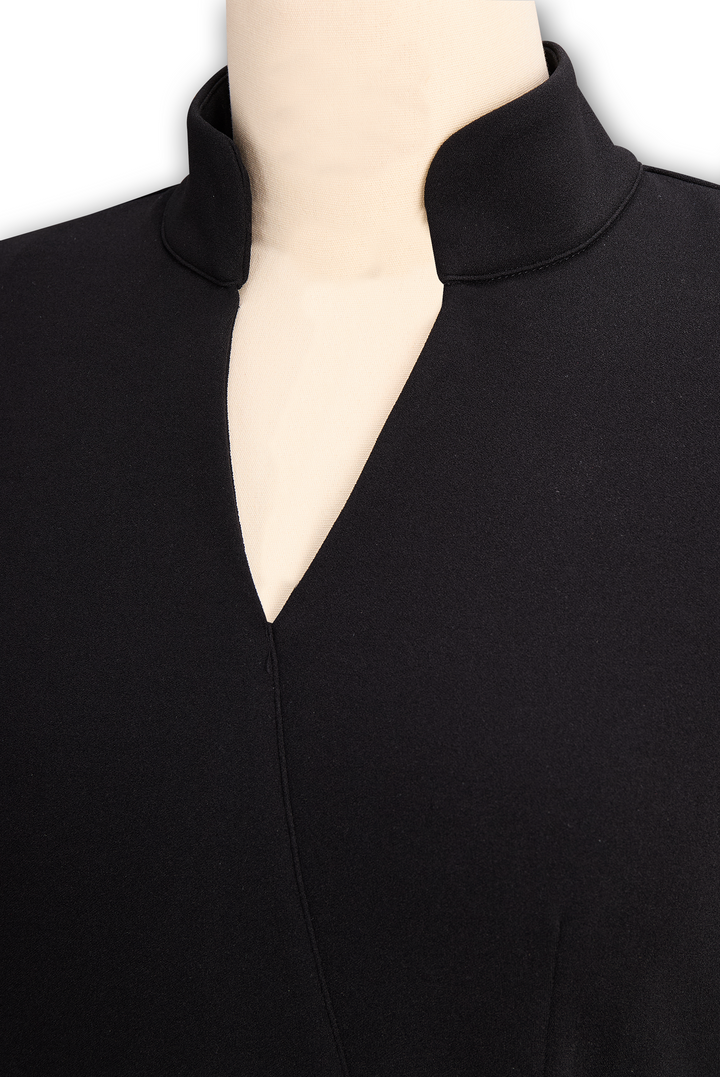 Elegant women's midi dress for graduation, versatile for professional wear, with a mandarin collar.