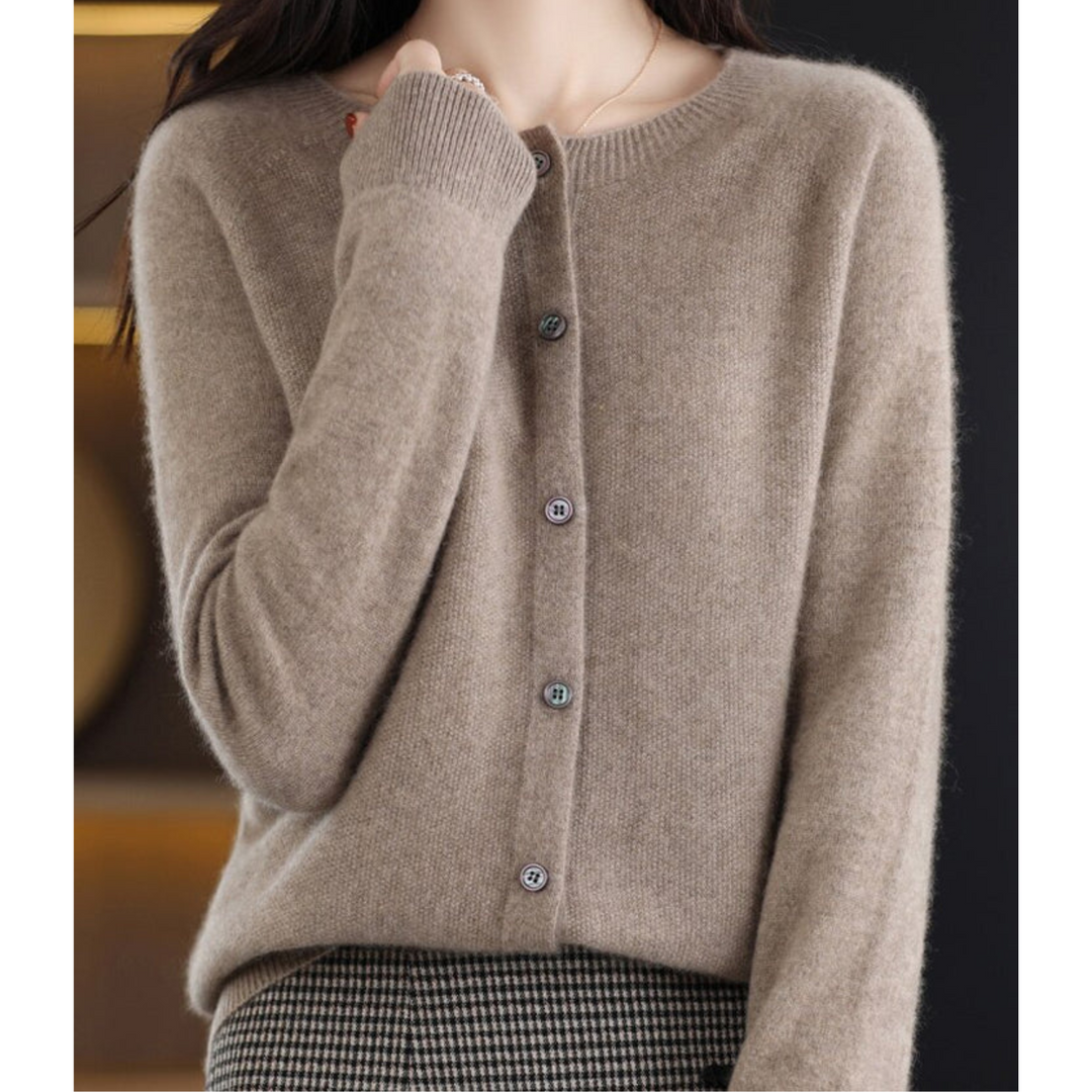 Cozy knit women's cardigan with long sleeves, ideal for chic fall & spring outfits.