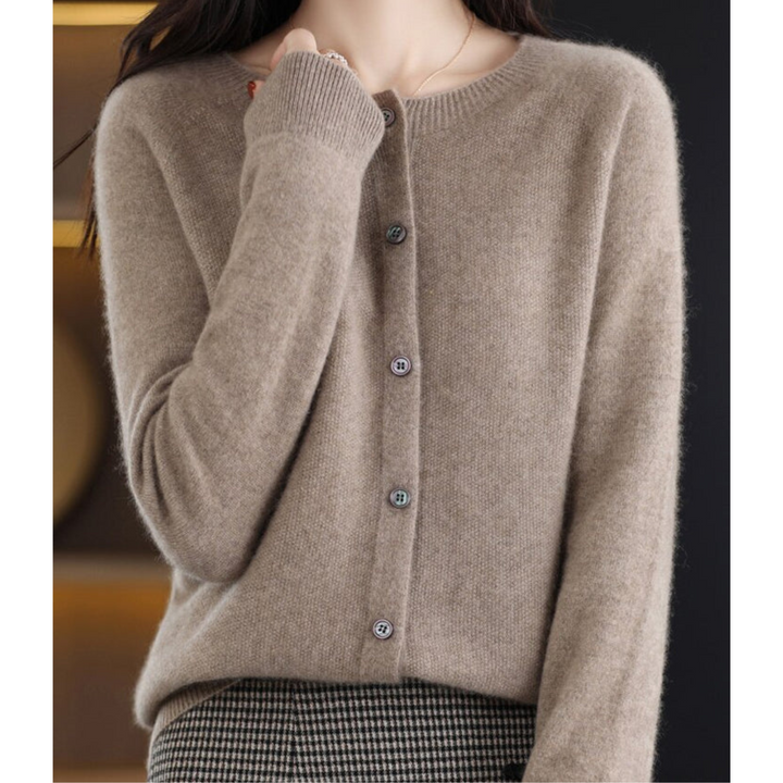 Cozy knit women's cardigan with long sleeves, ideal for chic fall & spring outfits.