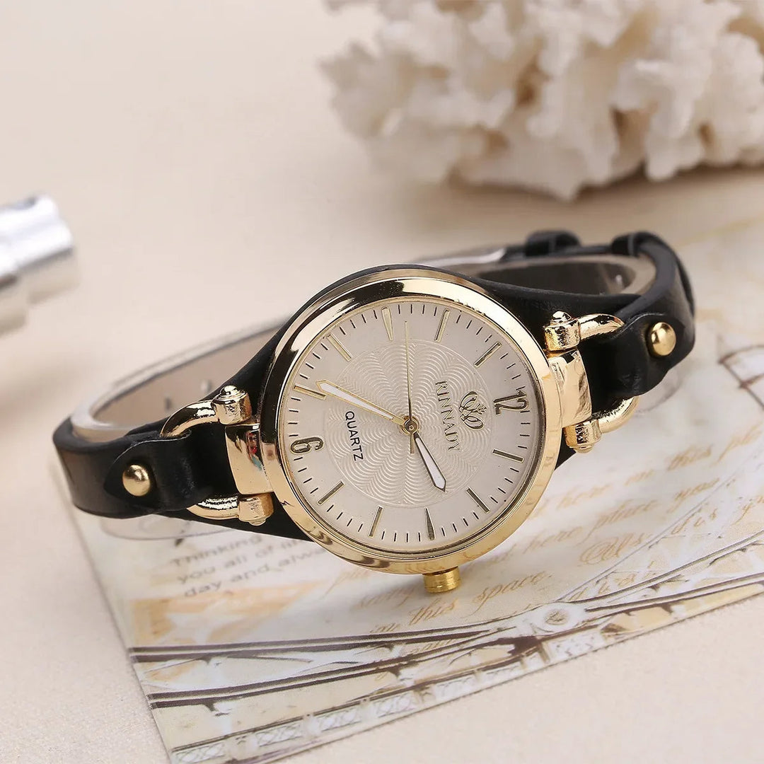 Chic women's accessory: engraved quartz watch with a comfortable vegan leather strap, a timeless fashion piece.