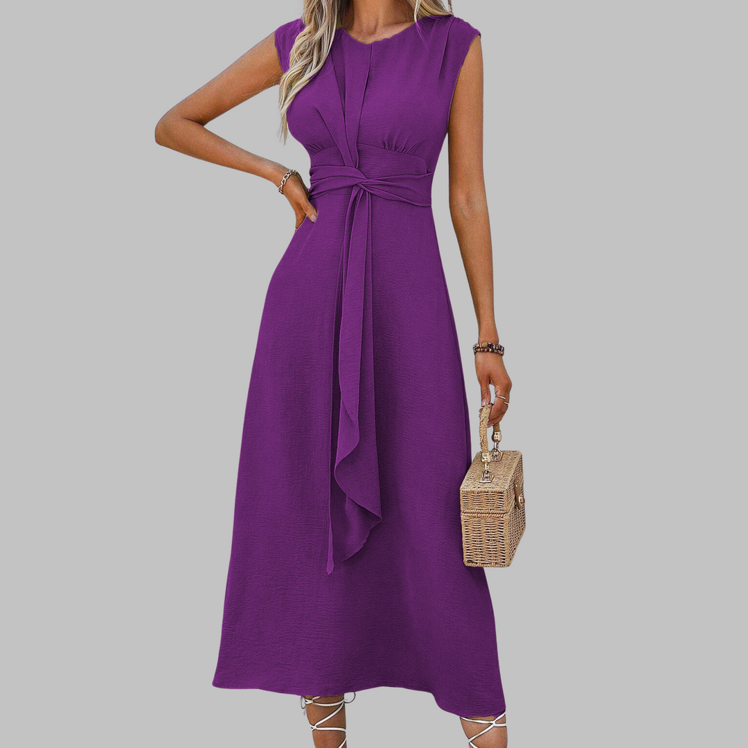 Chic women's round neck sleeveless maxi dress. An elegant and comfortable piece for versatile fashion.