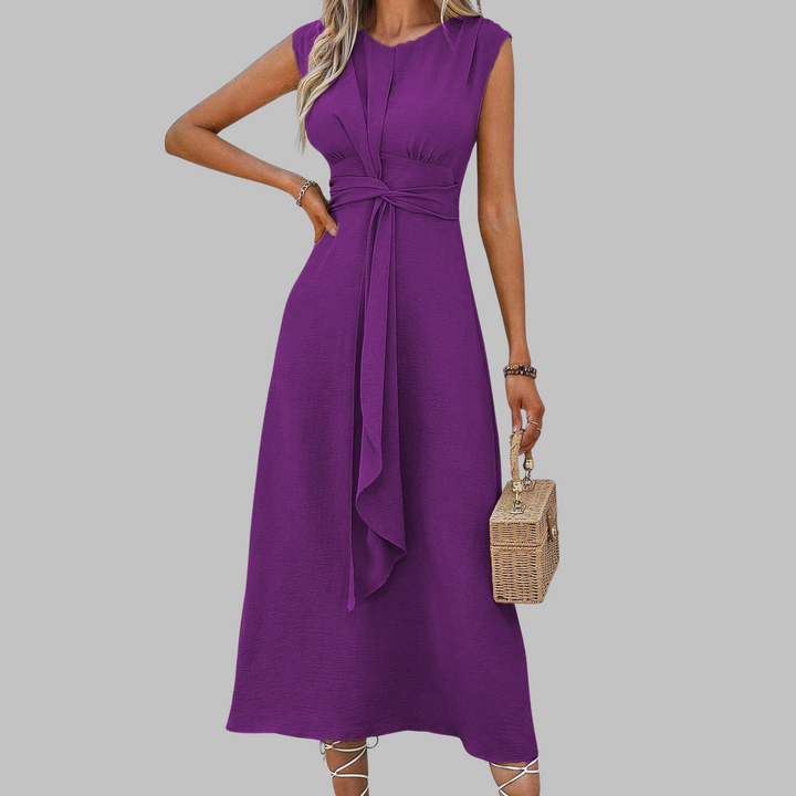 Chic women's round neck sleeveless maxi dress. An elegant and comfortable piece for versatile fashion.