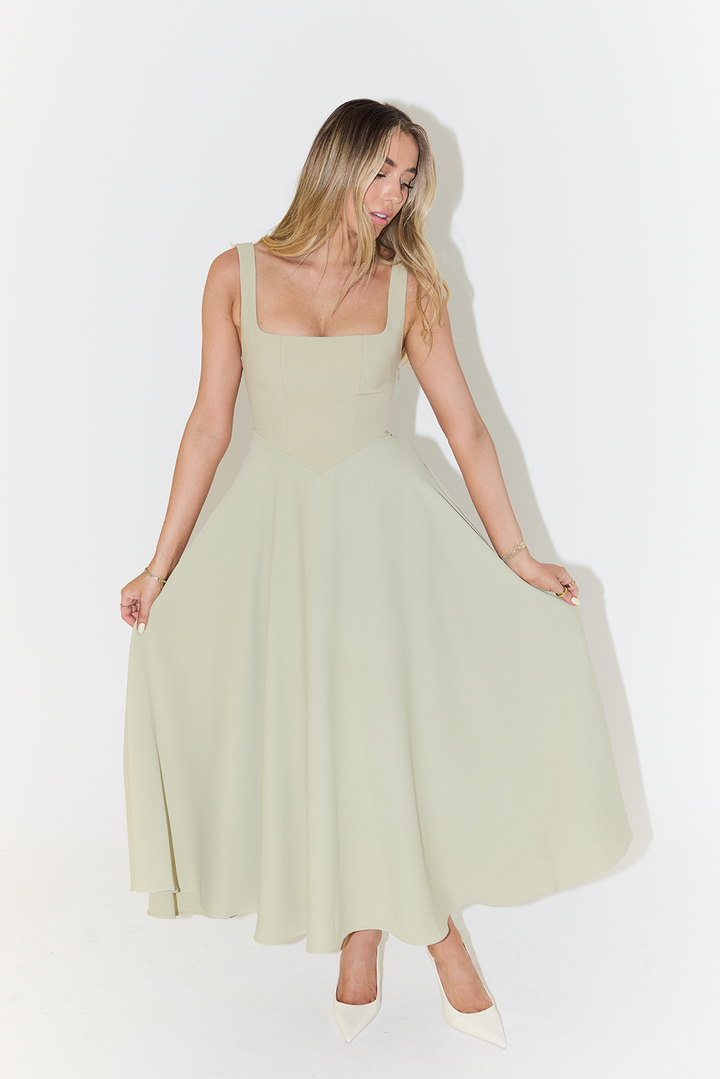 Lightweight sleeveless summer midi dress for women, featuring a chic square neck design. Elegant fashion.