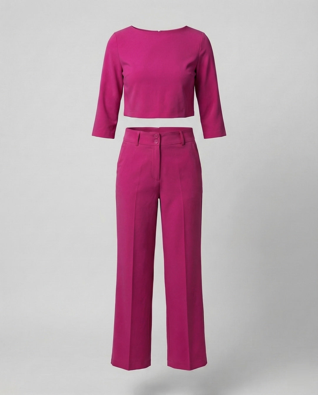 Sophisticated women's tailored pants set, an elegant two-piece outfit for a chic and comfortable autumn look.
