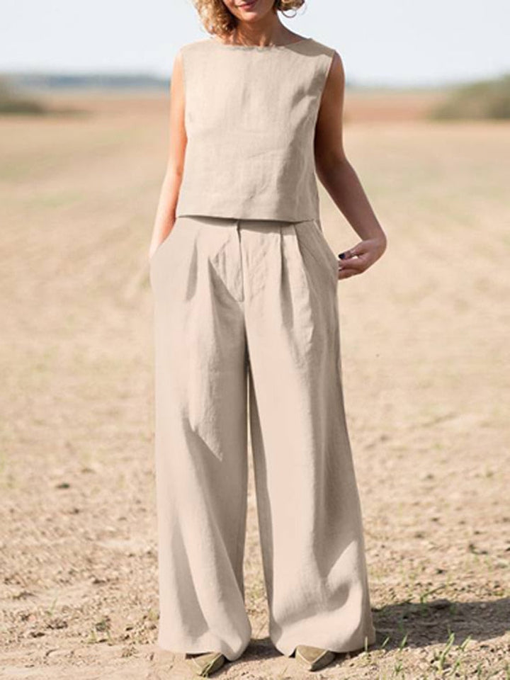 Elegant women's tailored two-piece outfit set, perfect for chic everyday wear or business casual.