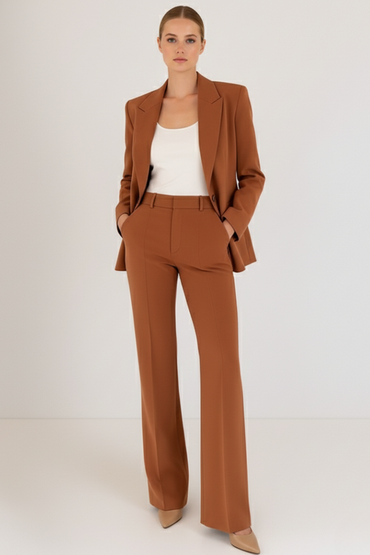 Womens elegant office suit: complete blazer & straight leg trouser set for a polished, refined style.
