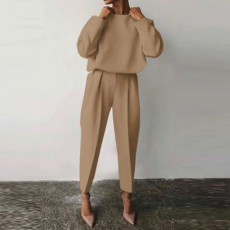 Stylish women's versatile two-piece suit set, perfect for smart casual, business wear, or everyday fashion.