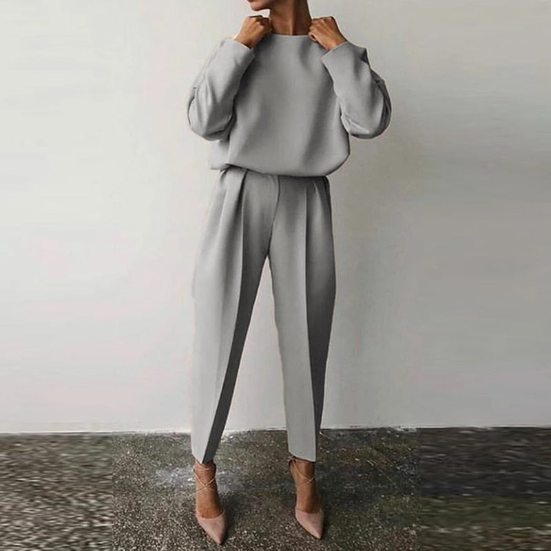Comfortable women's two-piece suit set. An elegant and versatile smart casual outfit for office & business.