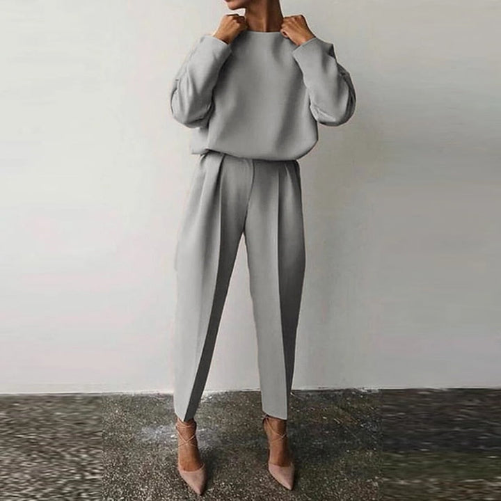 Comfortable women's two-piece suit set. An elegant and versatile smart casual outfit for office & business.