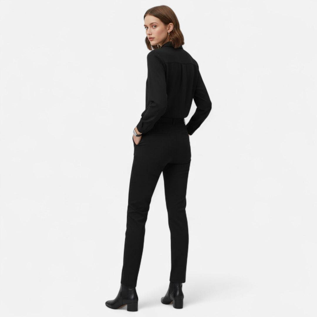Women's V-neck button-up blouse in a stylish, versatile design. Long sleeve top, perfect for casual or elegant looks.
