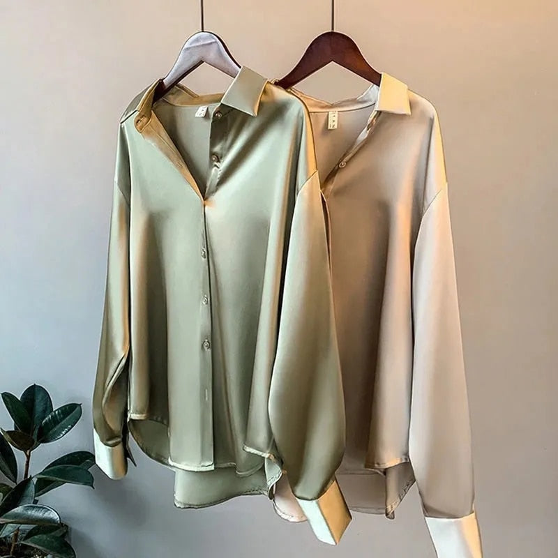 Elegant women's fall blouse in luxurious silk, soft and classic design, perfect for versatile styles and chic silhouettes.