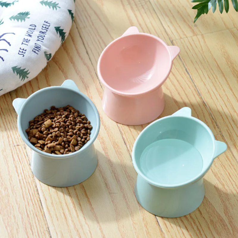 Ergonomic elevated cat & small dog food bowl. Promotes healthy digestion & prevents vomiting. Easy clean plastic.
