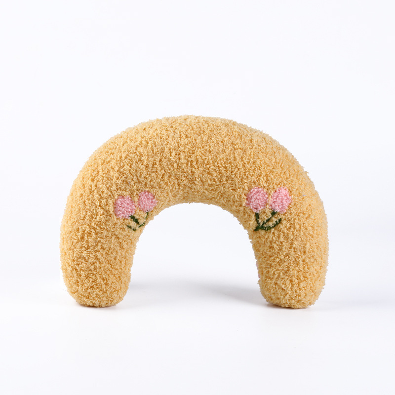 Cozy pet bed featuring an ergonomic neck support pillow, ensuring deep sleep & optimal comfort for all pets.