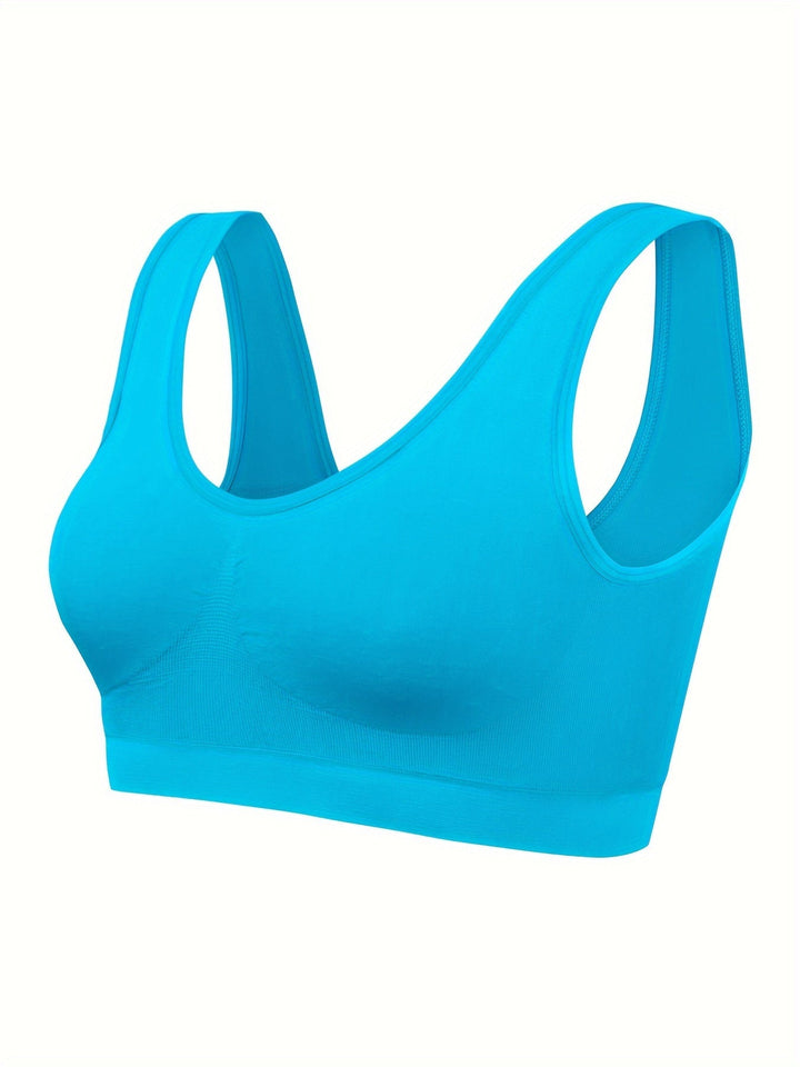 Gym-ready women's 3-piece set: seamless sports bra, open-back tank top, ideal for intense workouts.