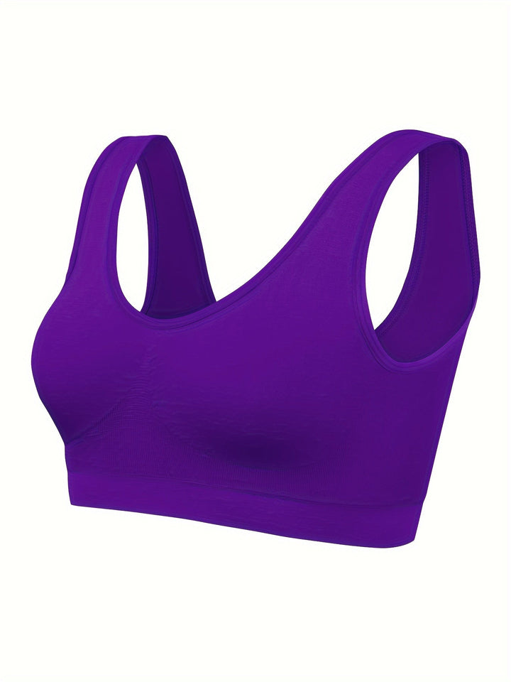 Chic women's 3-piece activewear set, featuring a seamless bra, tank top, and versatile style.
