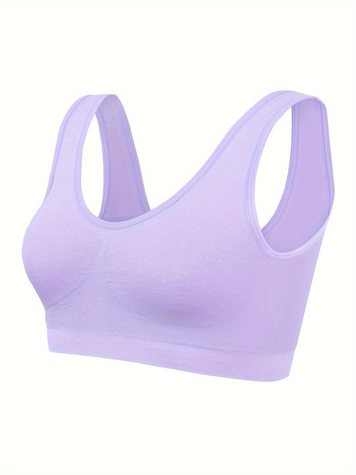 Breathable women's workout ensemble: 3-piece set with seamless sports bra & flattering tank top.