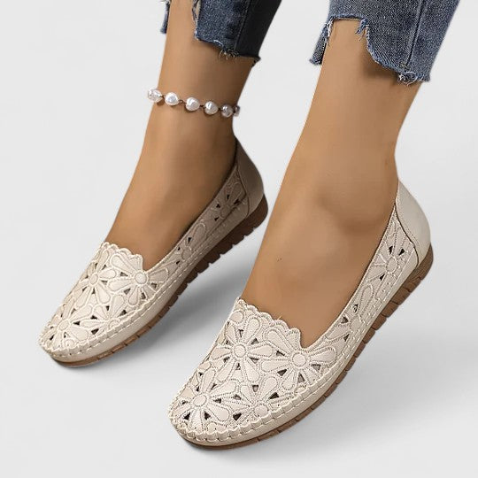 Comfortable women's slip-on flat sandals, versatile for chic spring and summer casual wear.