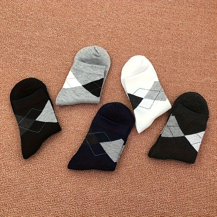 New men's checked socks, blending ultimate comfort with a classic, versatile design.