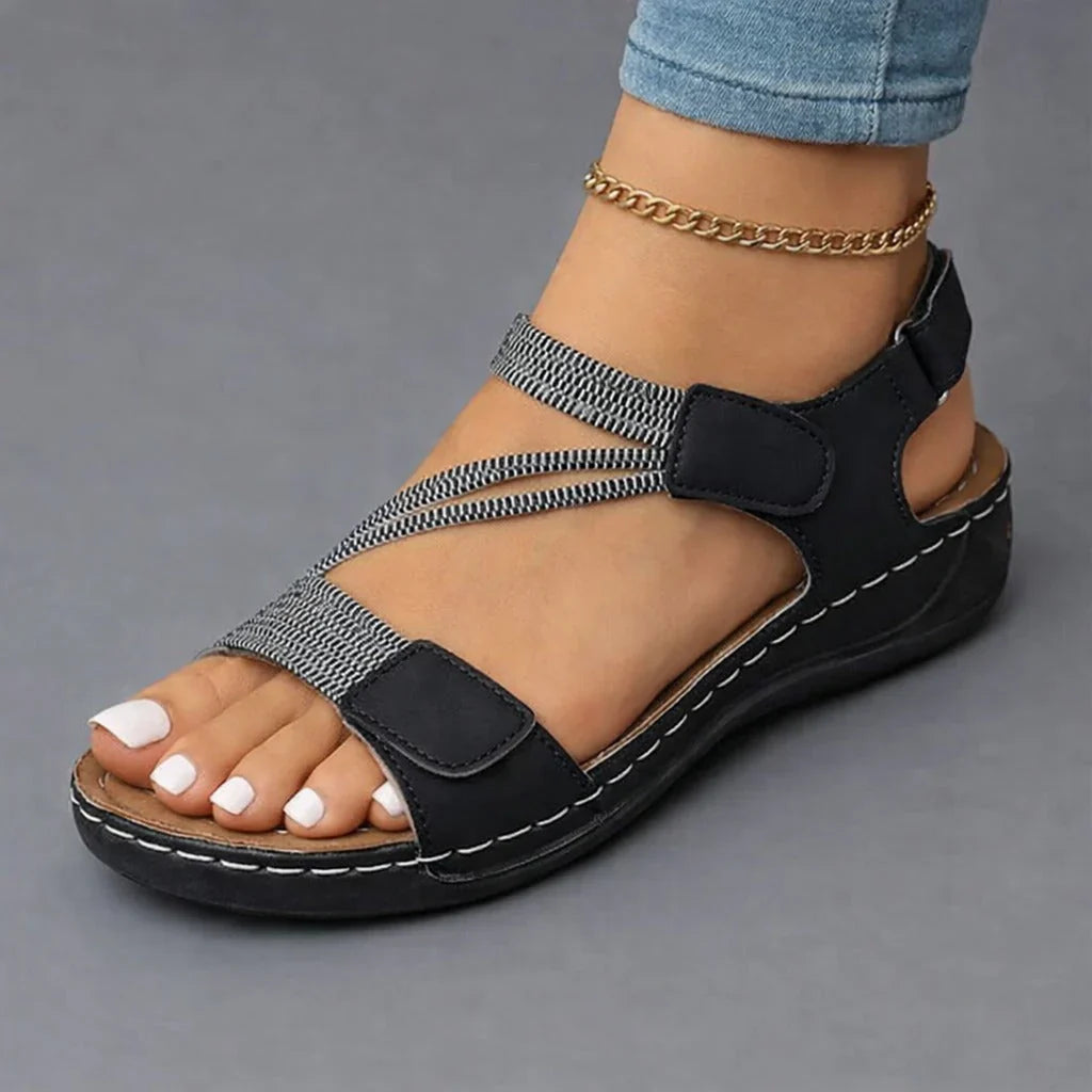 Effortless women's lightweight sandals for all-day comfort. Adjustable summer footwear, perfect for casual wear.