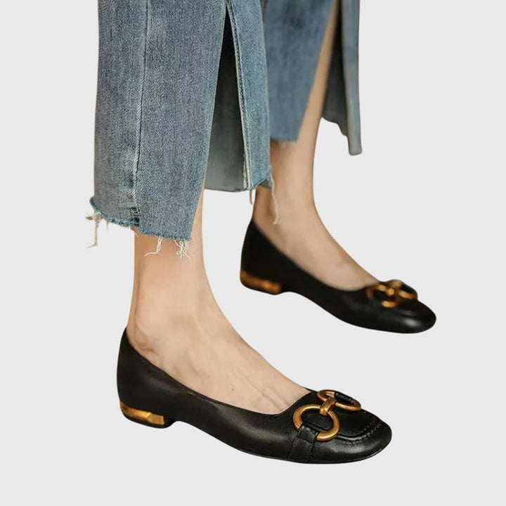 Adjustable women's orthopaedic sandals, perfect for comfortable walking and summer activities.
