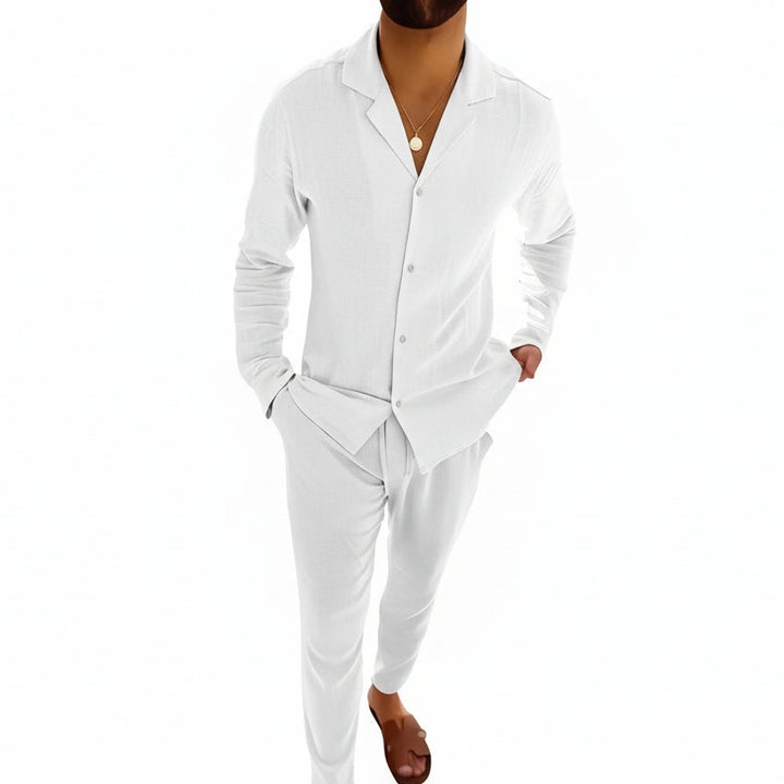 Comfortable men's summer two-piece set. Lightweight fabric, ideal for casual lounging & stylish vacation outfits.