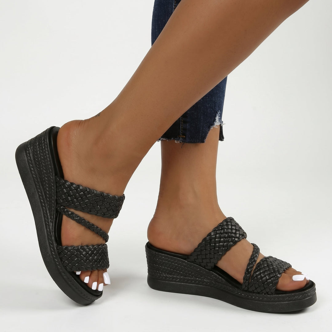 Comfortable women's summer sandals with braided straps, perfect for everyday casual elegance.