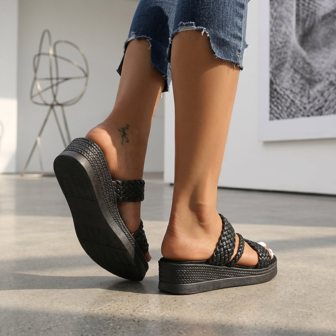 Versatile women's braided strap sandals, blending casual style with superior comfort.