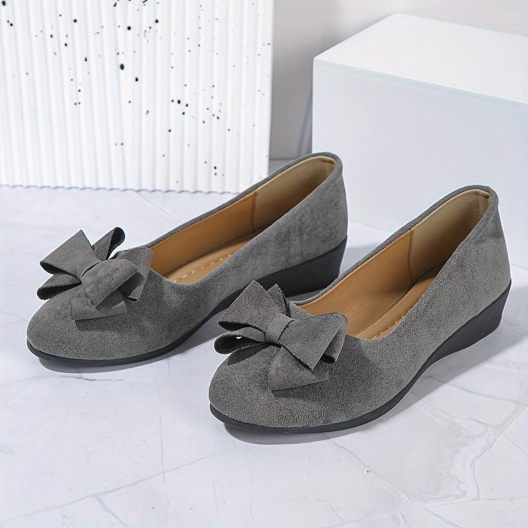 Comfortable women's casual flats, orthopedic design for everyday support & relief.