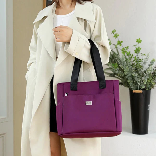Green women's shoulder bag, lightweight & waterproof. Versatile for daily commuting or travel.