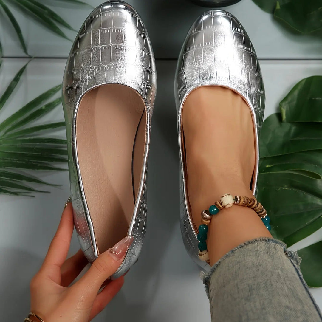 Ultimate comfort women's footwear: lightweight, versatile, and perfect for everyday activities.