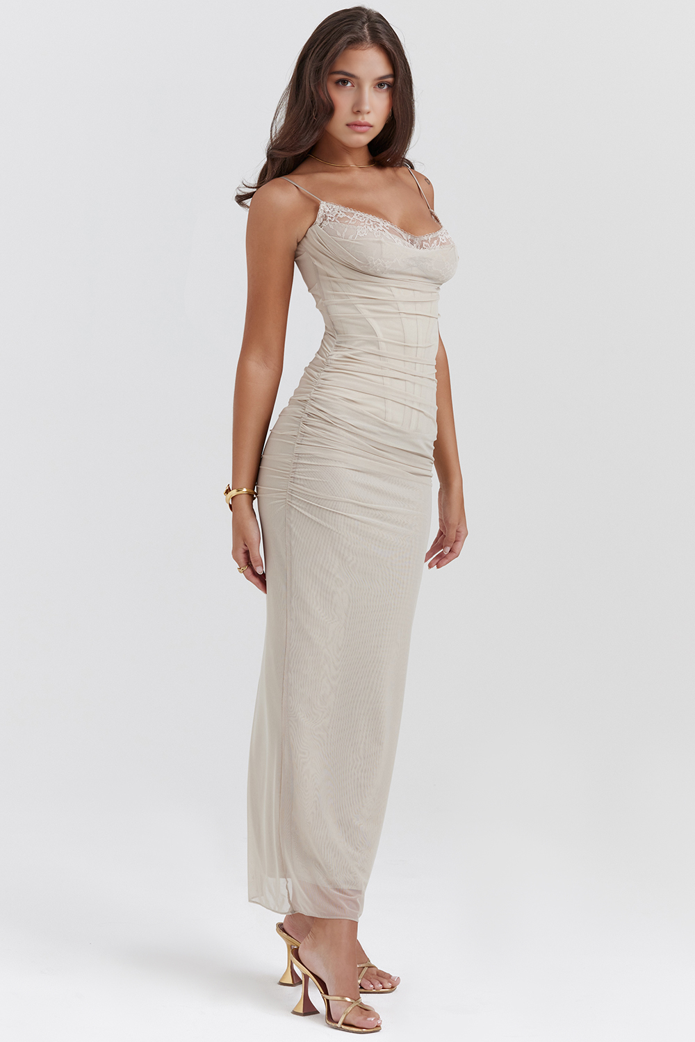 Stunning women's off-white maxi evening dress, a glamorous long gown for special occasions.