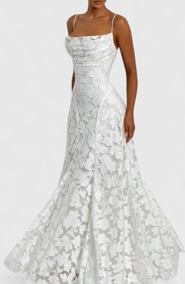 Sophisticated women's flowy maxi dress with an elegant open back. Ideal for evening occasions.