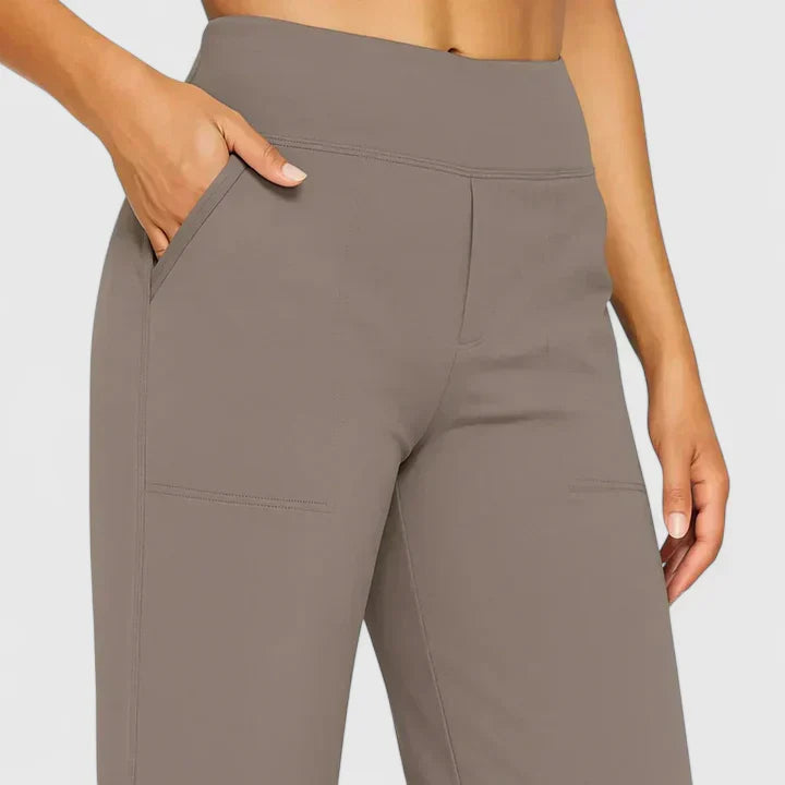 Comfortable women's straight leg trousers with elastic waist, ideal for elegant everyday wear.