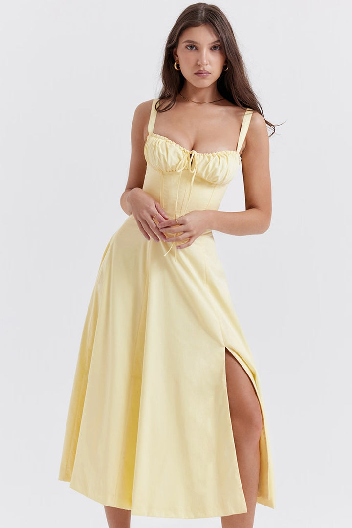Elegant women's floral midi dress with a flattering silhouette and beautiful print. Party ready.