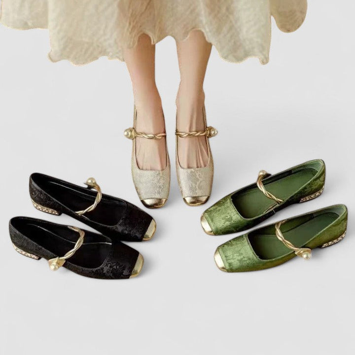Green women's orthopaedic Mary Jane shoes, combining comfort, elegance, and a vintage-inspired block heel.