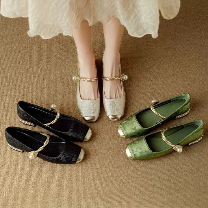 Timeless women's Mary Jane shoes, shimmering pearl strap, perfect for elegant vintage looks.