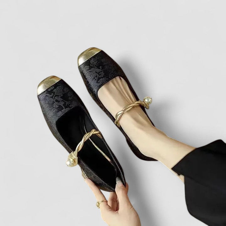 Vintage style orthopaedic Mary Jane footwear for women, featuring a comfortable block heel and elegant design.
