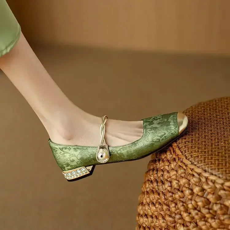 Fashionable women's vintage Mary Jane shoes, perfect for occasion wear, with pearl strap.