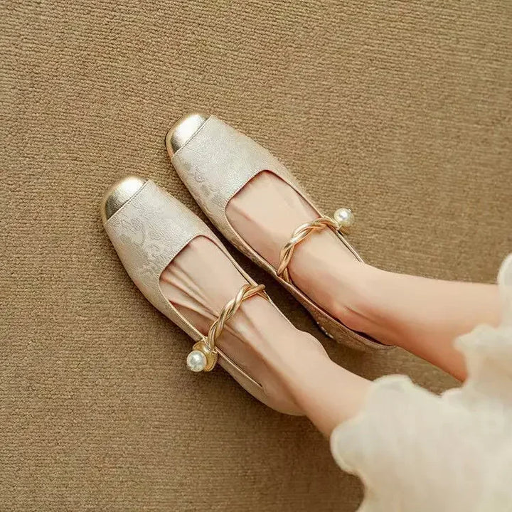 Classic women's Mary Jane footwear, exquisite braided pearl strap, comfortable block heel.