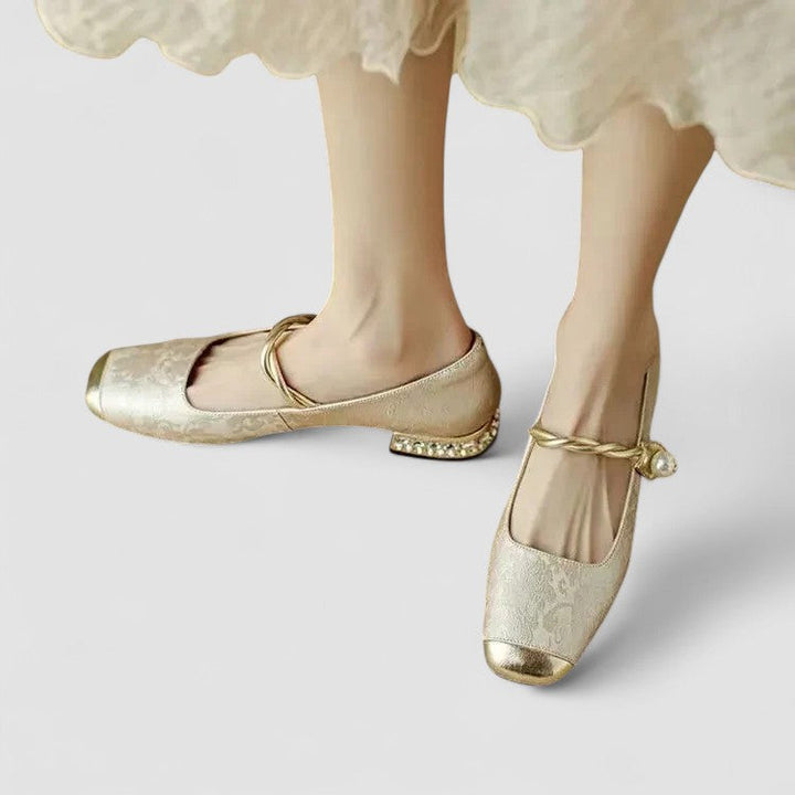 Everyday comfortable women's Mary Jane shoes, orthopaedic design with an elegant block heel.
