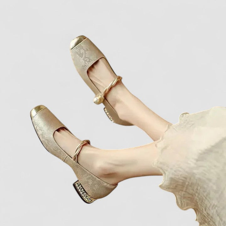 Women's orthopaedic Mary Jane shoes with comfortable block heel, elegant for vintage style dress footwear.
