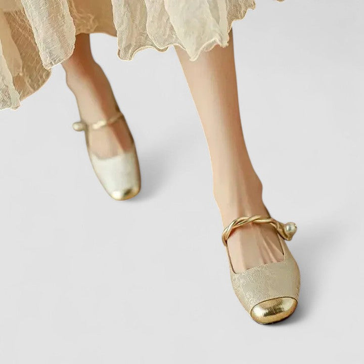 Chic beige Mary Jane orthopaedic shoes for women, comfortable & versatile for a classic vintage look.